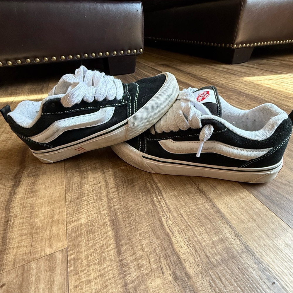 Knu Skool Shoe in Black / White size 8.5w or 7m
